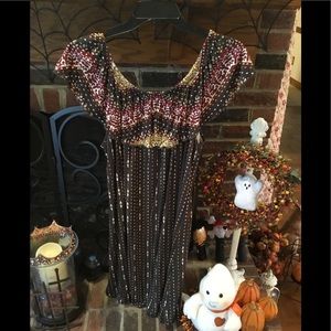 Beautiful fall/summer dress. Fly-away collar.